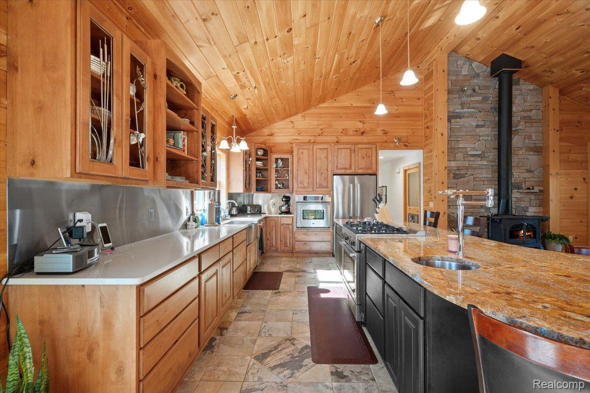 Groveland Township, Michigan 48462, United States, 5 Bedrooms Bedrooms, ,5 BathroomsBathrooms,Residential,Active,93544