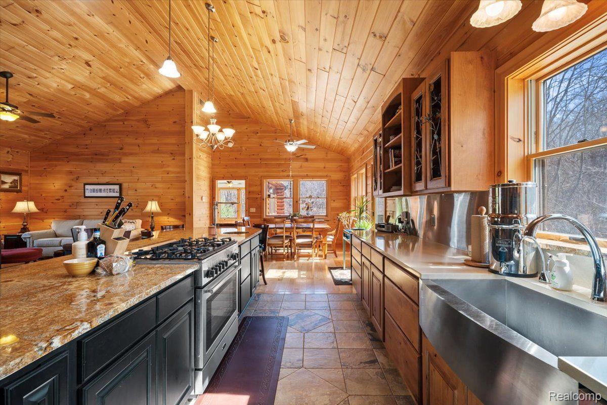 Groveland Township, Michigan 48462, United States, 5 Bedrooms Bedrooms, ,5 BathroomsBathrooms,Residential,Active,93544