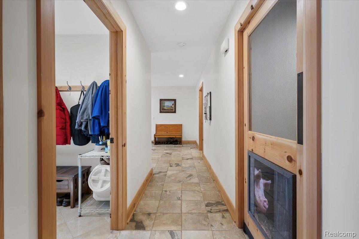 Groveland Township, Michigan 48462, United States, 5 Bedrooms Bedrooms, ,5 BathroomsBathrooms,Residential,Active,93544