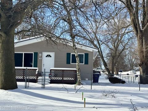 731 Stanley Avenue Pontiac City MI 48340