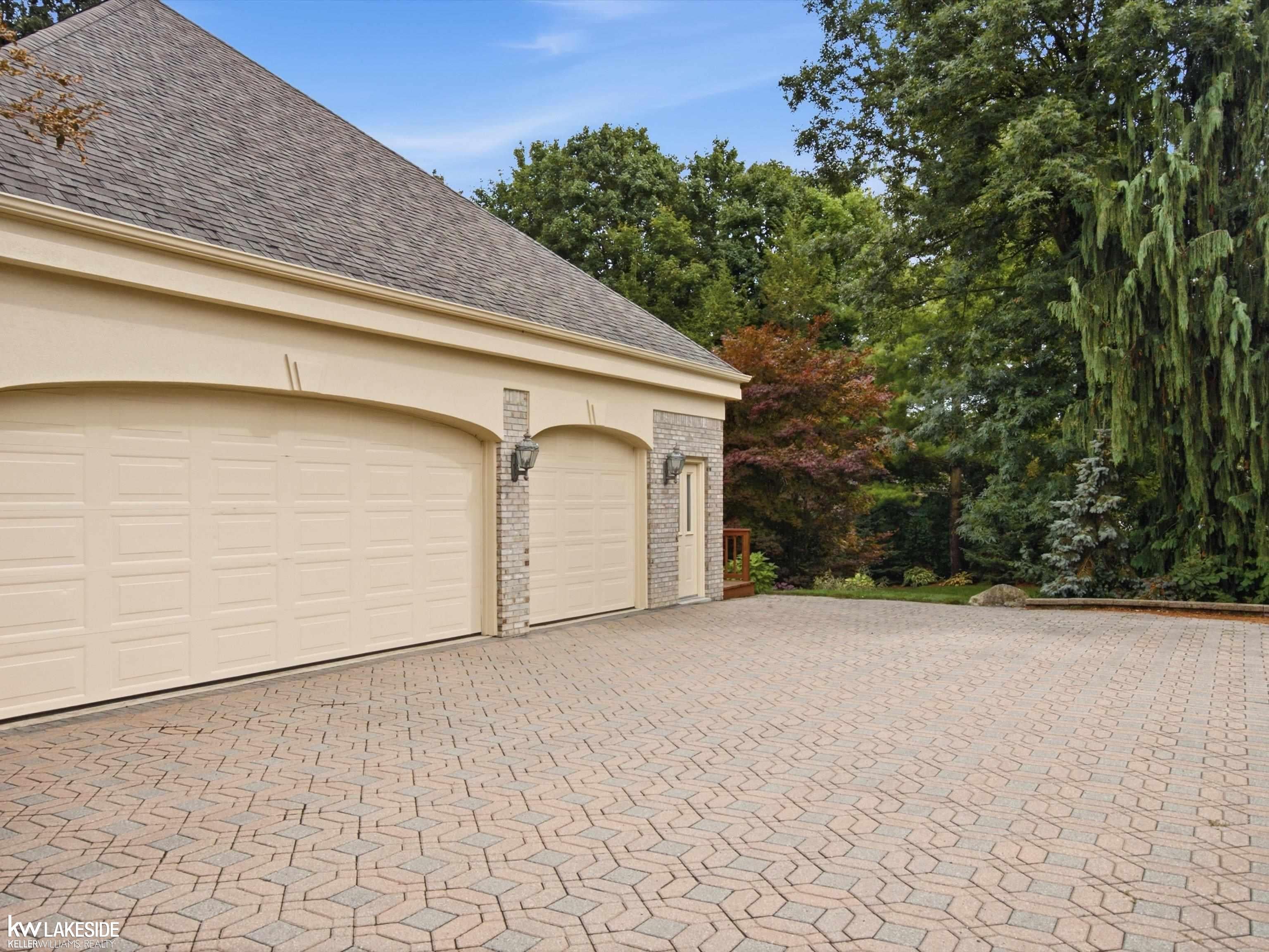 8804 Tournament Drive
