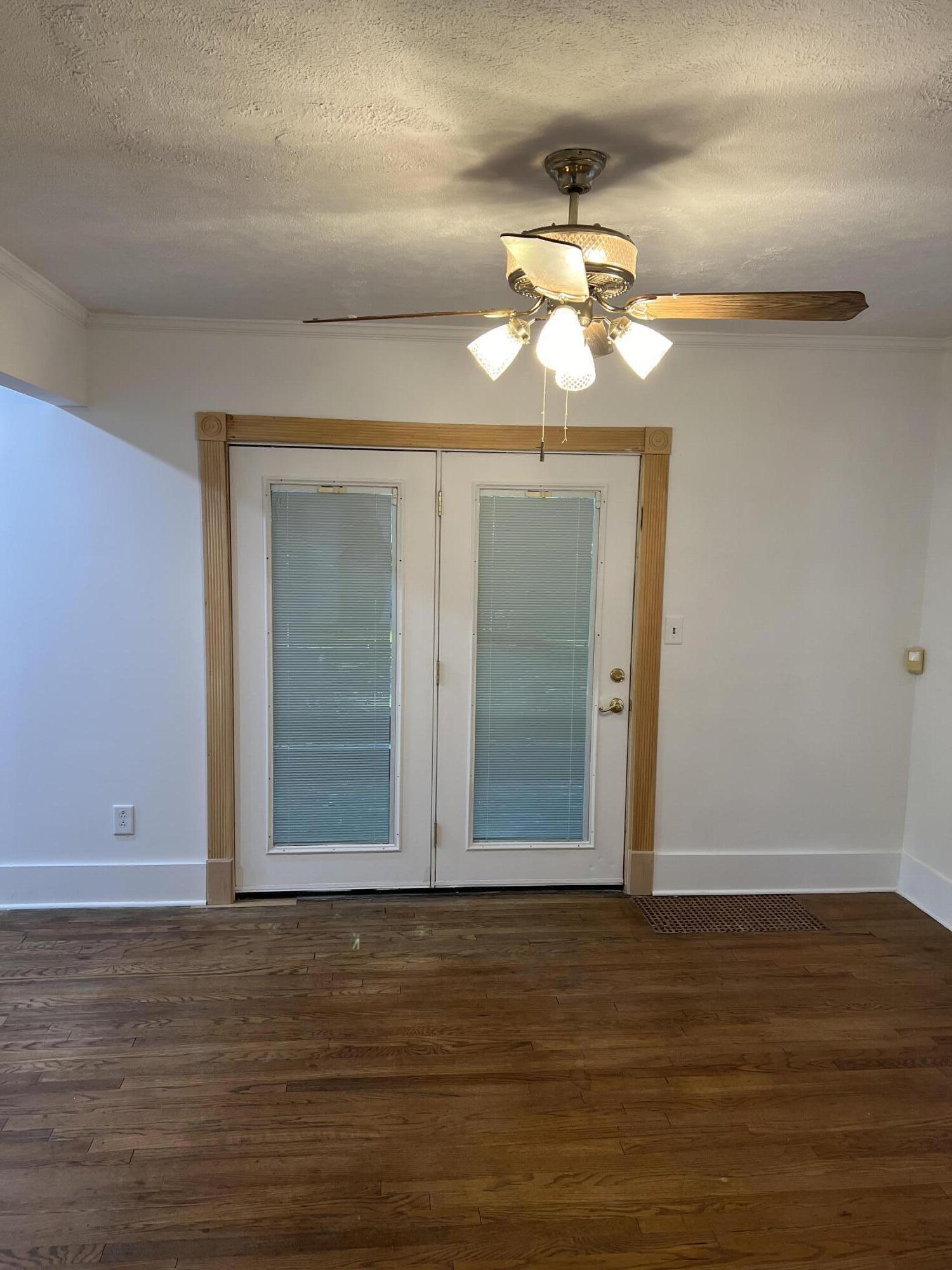 1109 S Genesee Drive