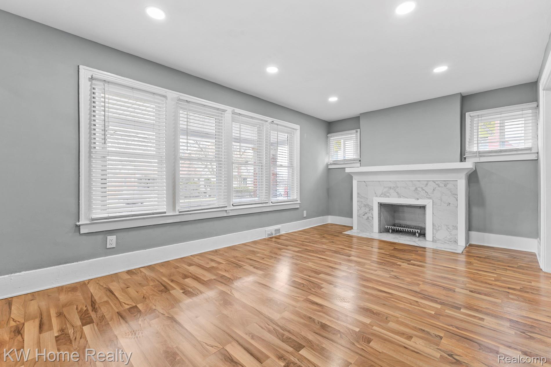 2341 Fullerton Street