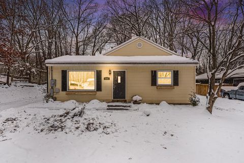 Photo of 4341 Laura Avenue NW, Alpine Township, MI 49321 (MLS # 72025061977)