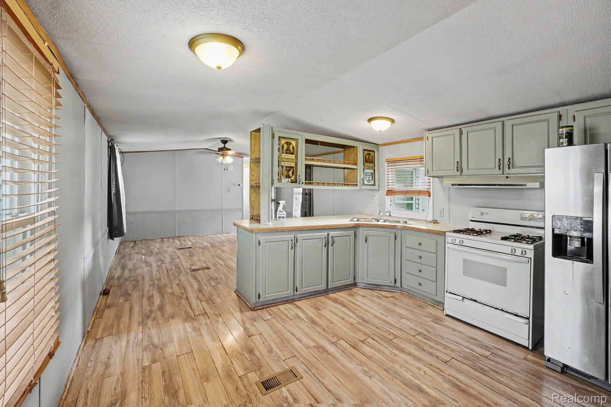 10018 Hutchinson Dr