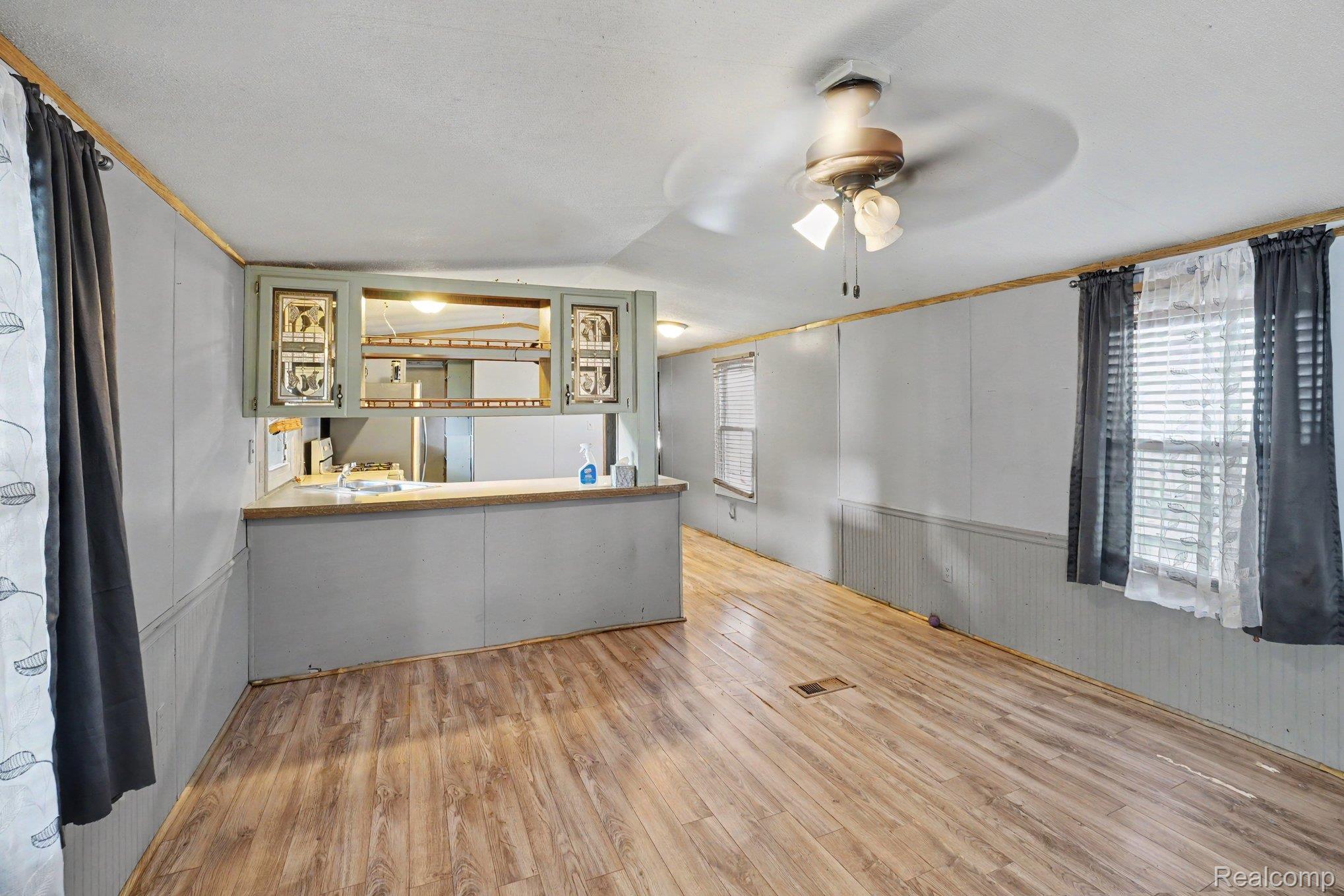 10018 Hutchinson Dr
