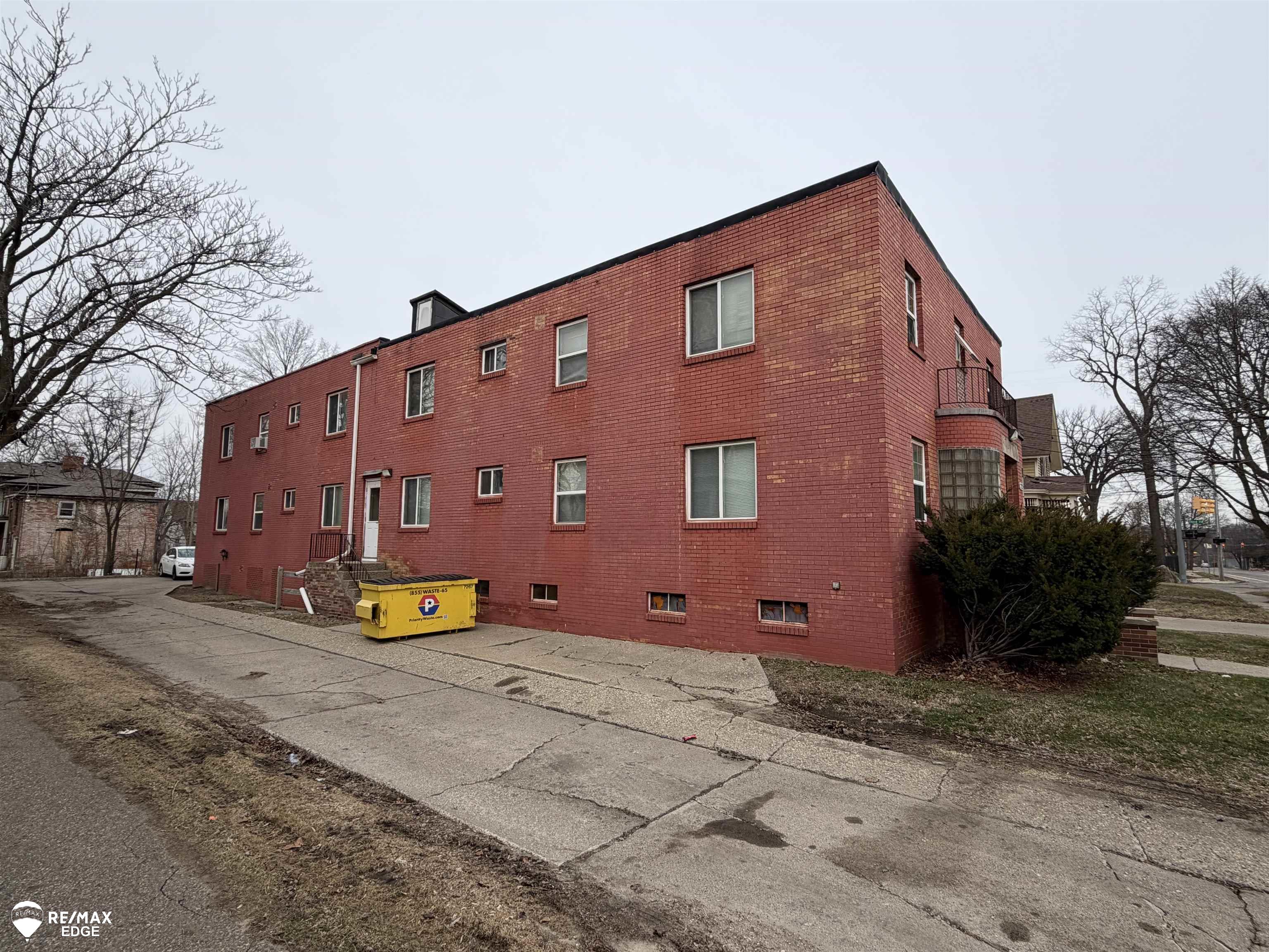 712 S Grand Traverse Street