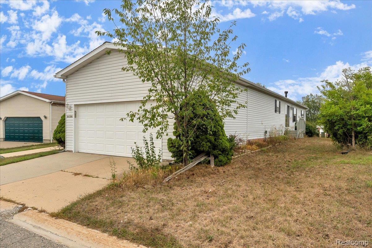 8209 Bloomsbury Circle