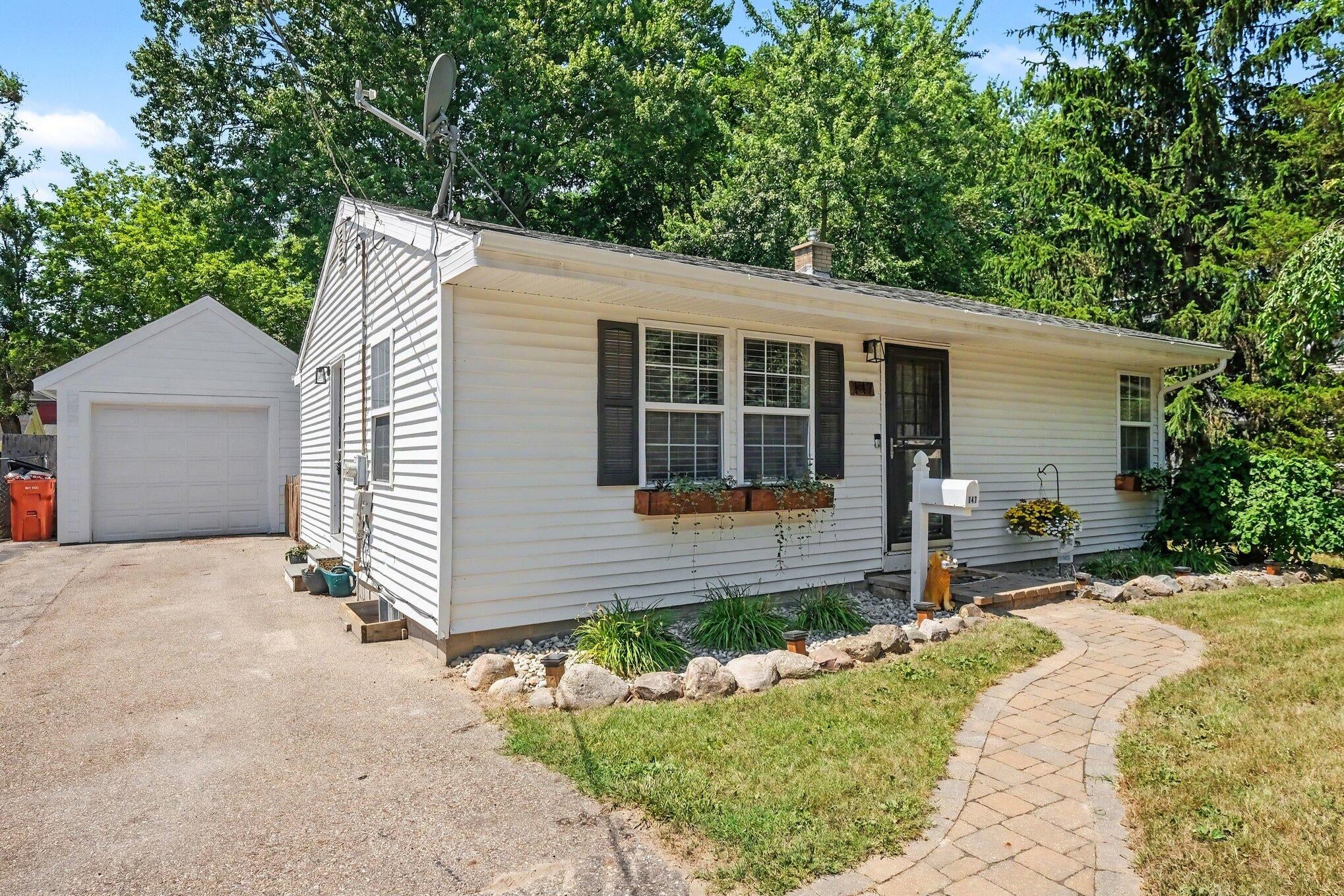 147 Cherry Street NW