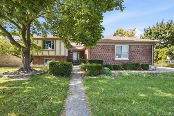 36753 IROQUOIS DR, STERLING HEIGHTS, MI 48310 - Image 815a7d65ea3814f3ede25dd9a5498cff/865792276