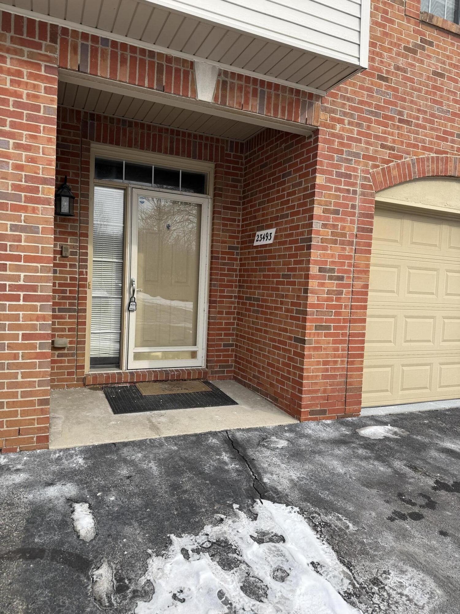 23493 Williamsburg Circle