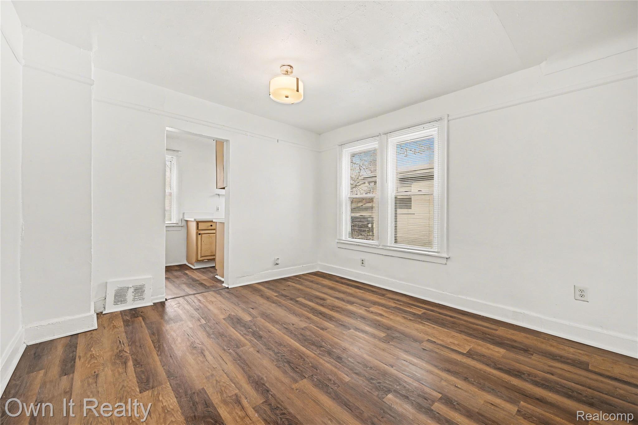 6065 Plainview Avenue