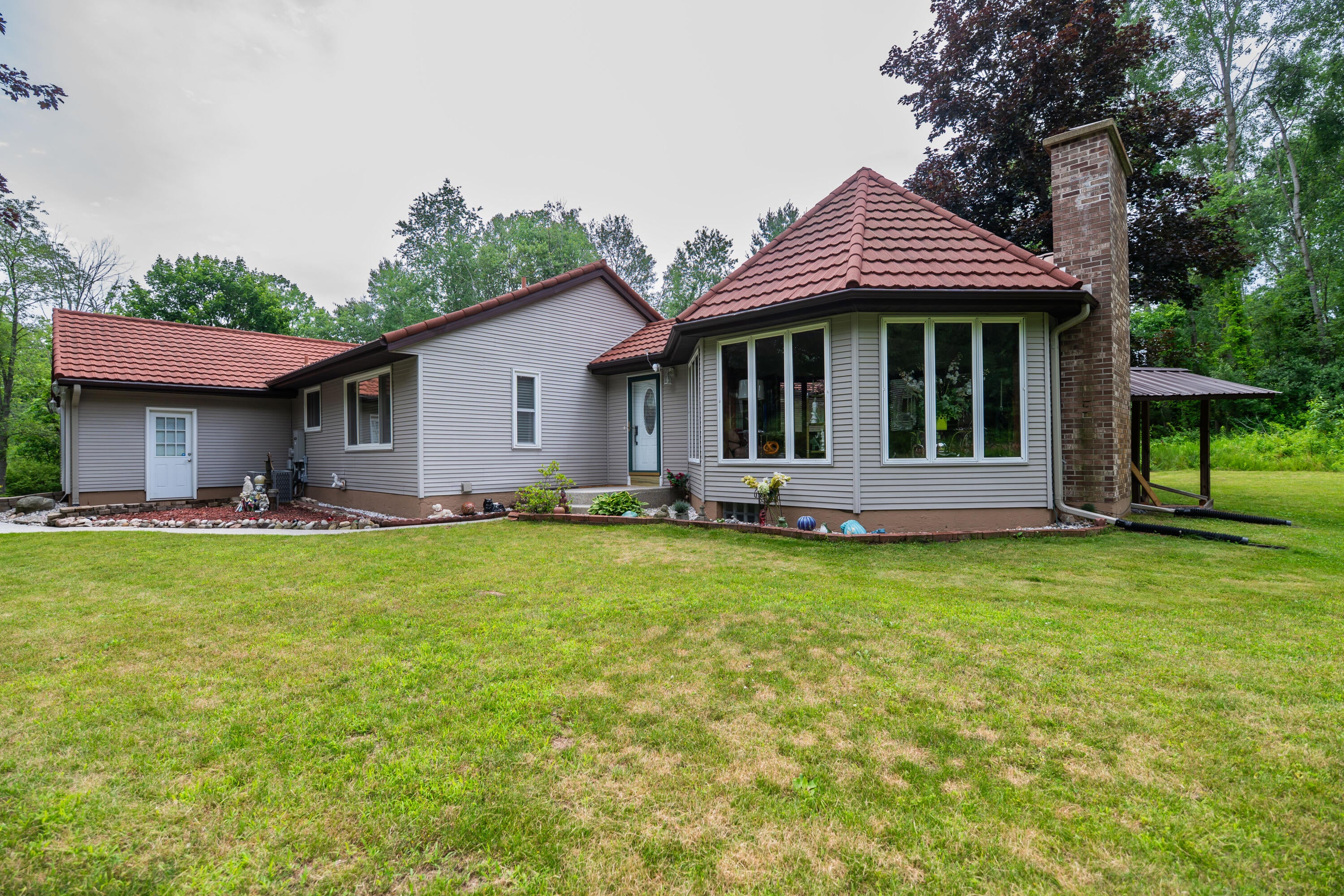 989 McCabe Avenue NE