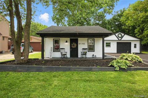 8411 Hugh Street Westland City MI 48185