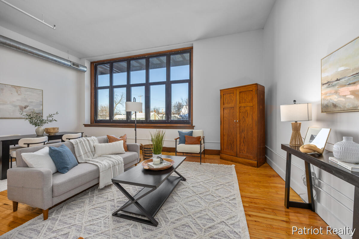 600 Broadway Avenue NW 204