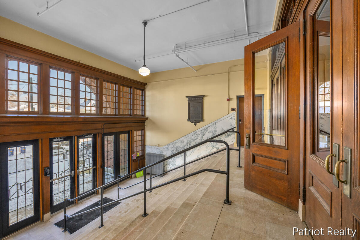 600 Broadway Avenue NW 204