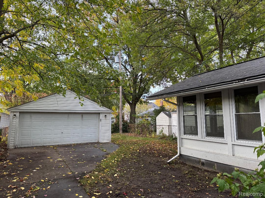 19235 RAYMOND Street