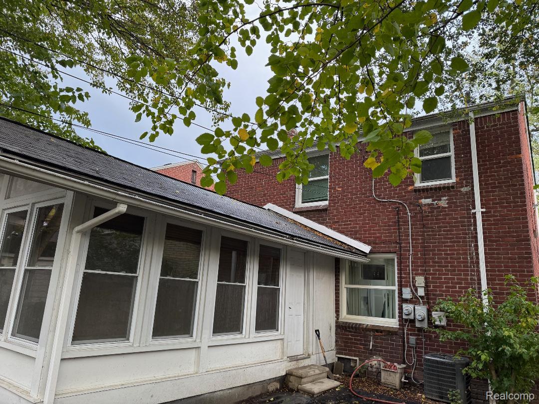 19235 RAYMOND Street