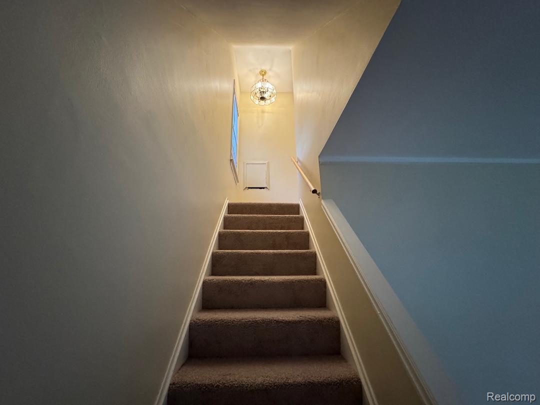 19235 RAYMOND Street