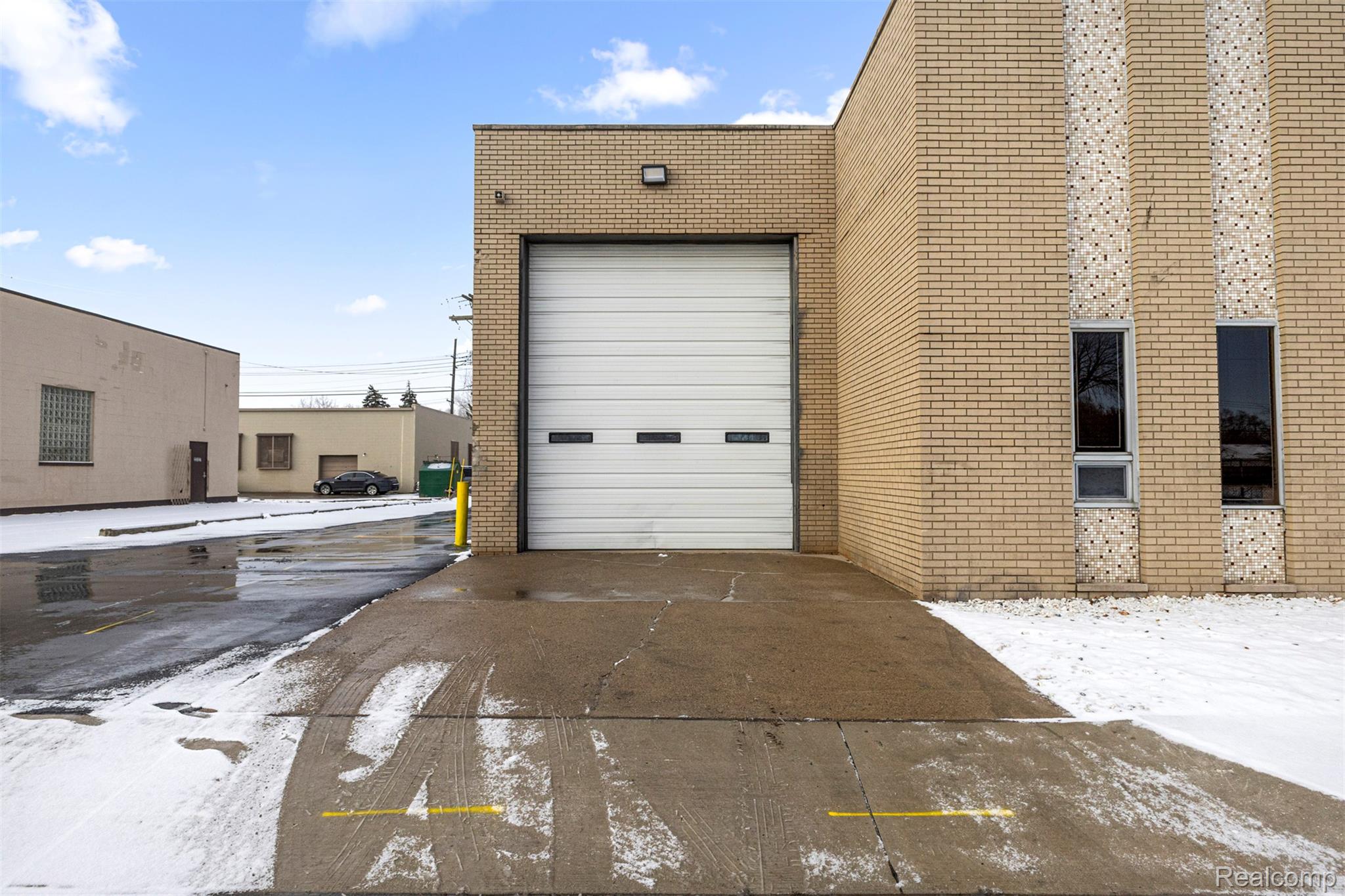 23201 Roseberry Avenue