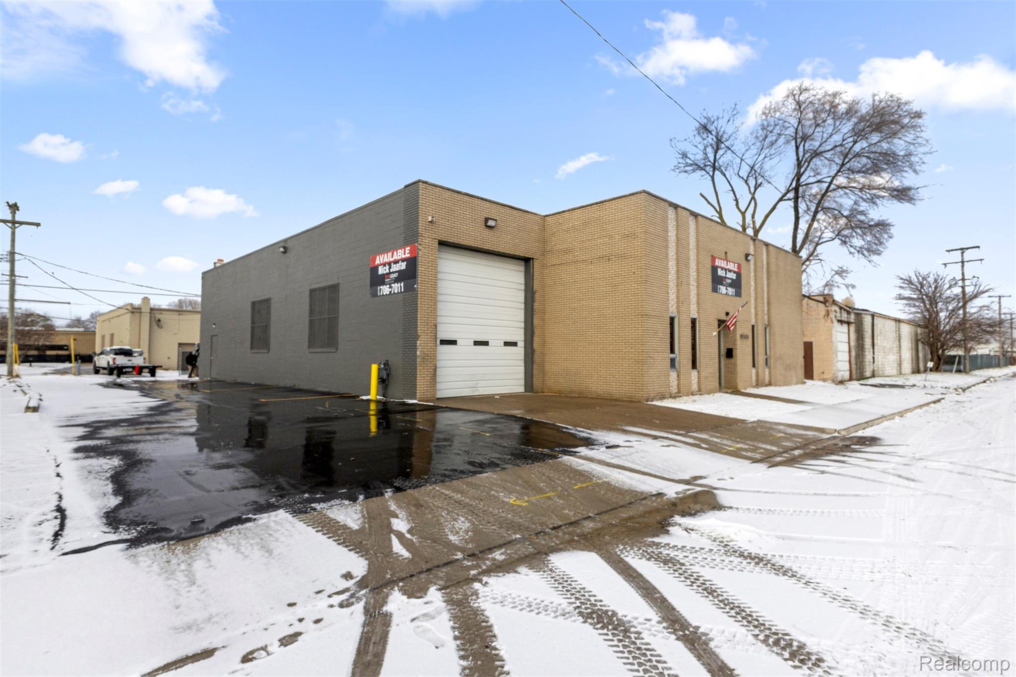 23201 Roseberry Avenue