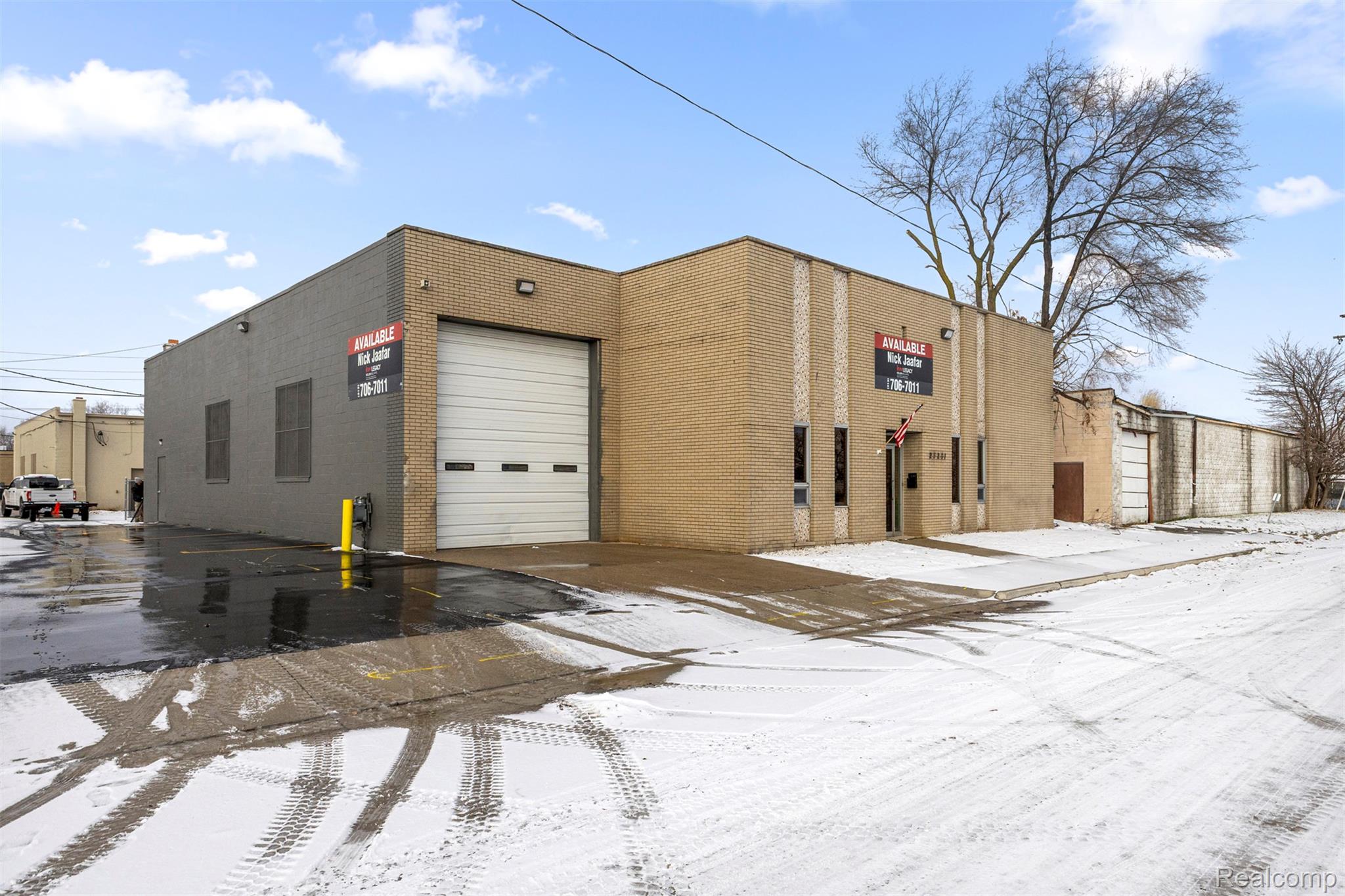 23201 Roseberry Avenue