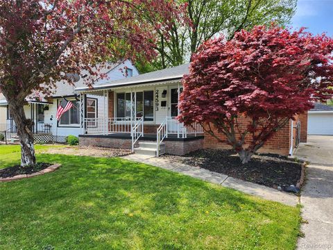 24593 Rosalind Avenue Eastpointe City MI 48021