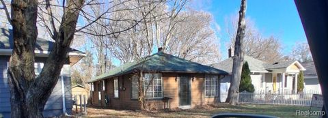 8304 Arlis Street Commerce Charter Township MI 48382