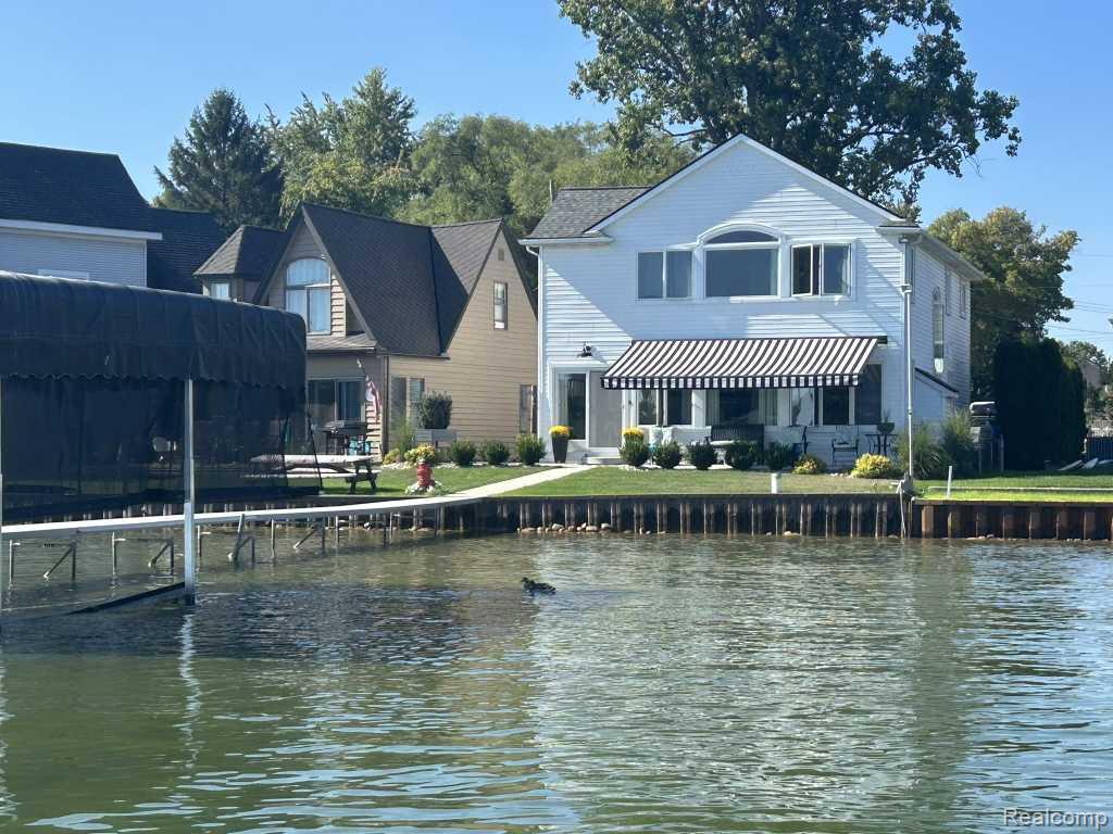 3274 Lakeview Drive