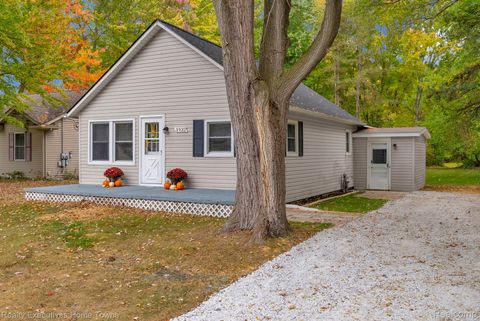 3932 Parker Road Fort Gratiot Charter Township MI 48059