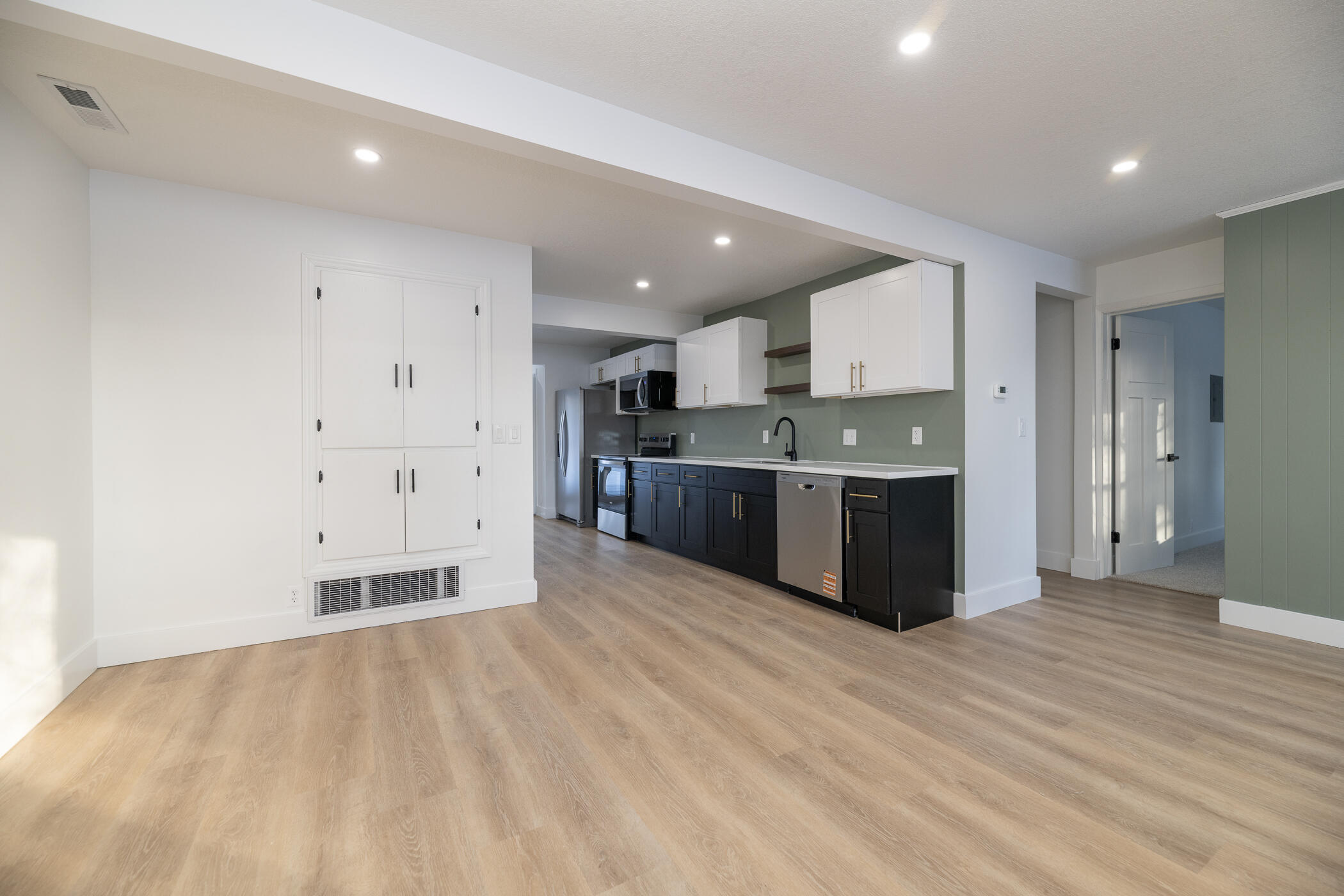 7600 N Riverview Drive