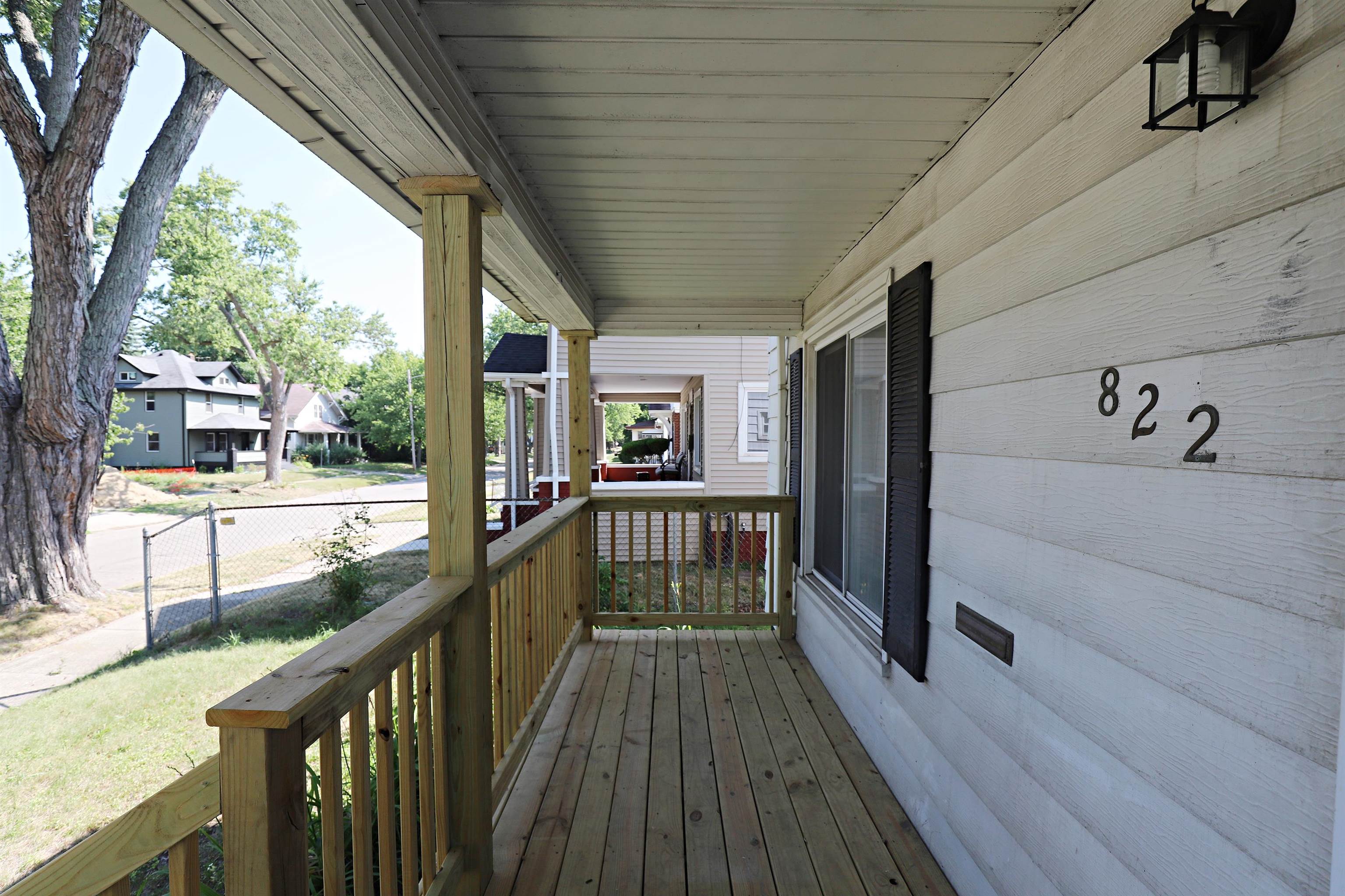 822 E 8th Street