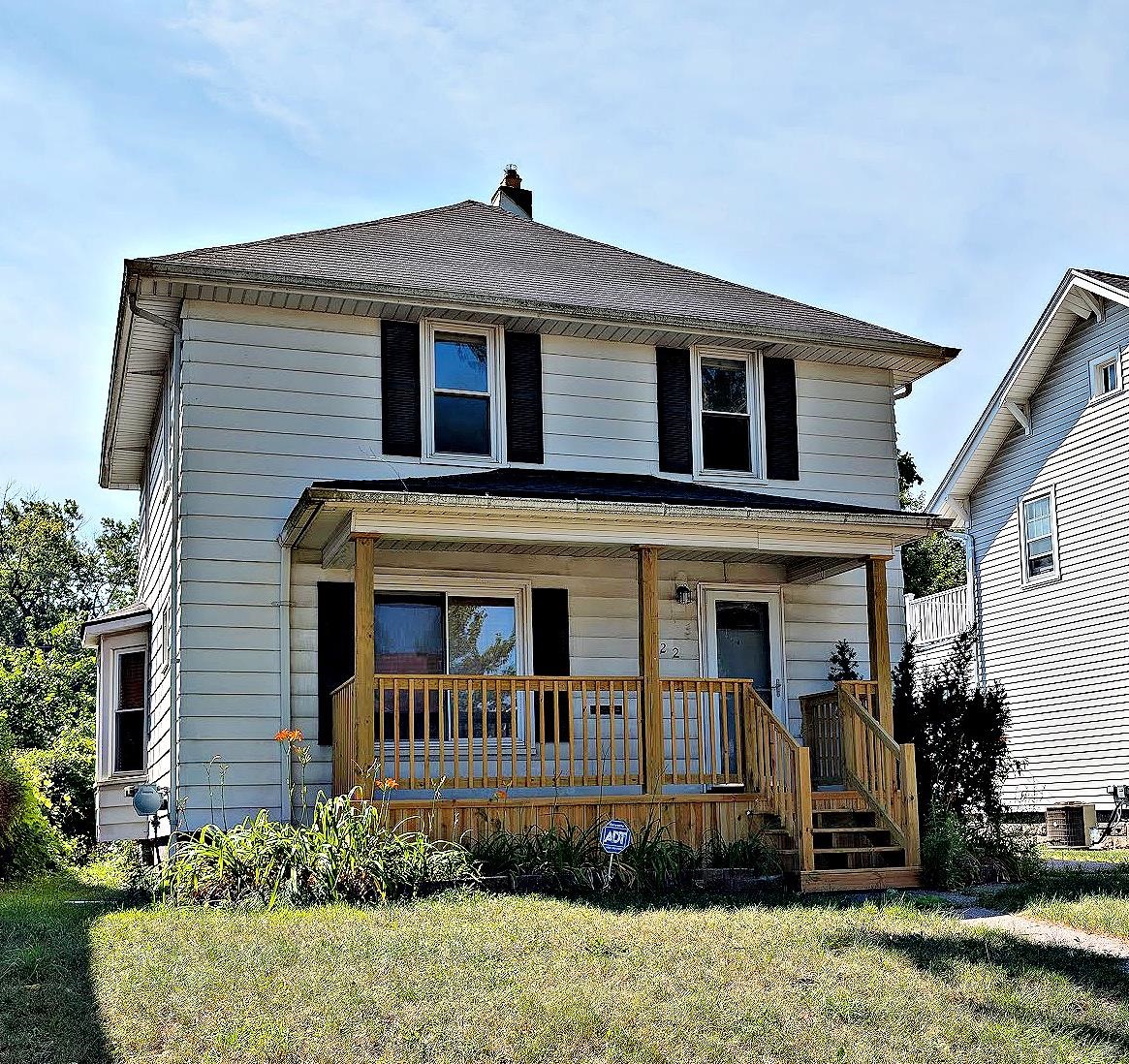 822 E 8th Street