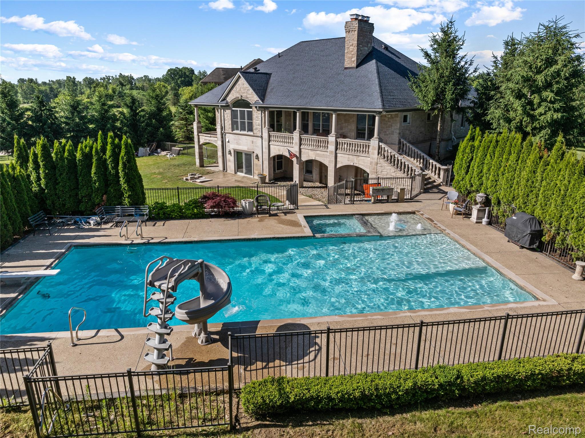 65884 Windrose Court