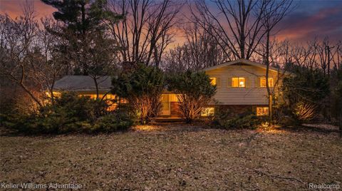 4555 Arrowhead Road West Bloomfield Charter Township MI 48323