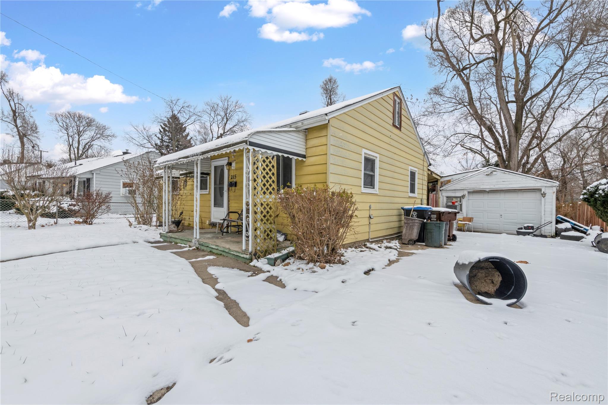 215 W Ainsworth Street