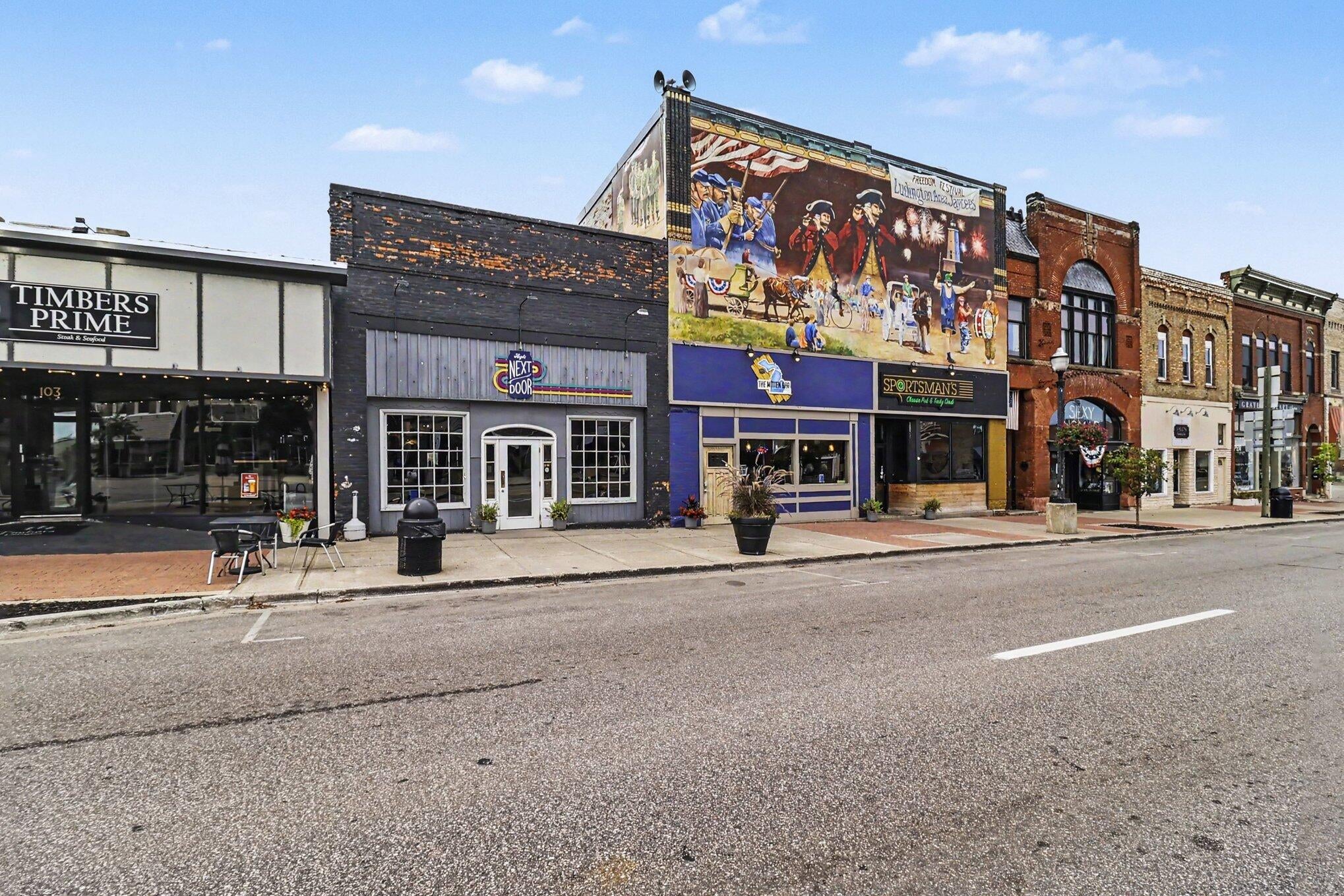 111 & 107 W Ludington Avenue