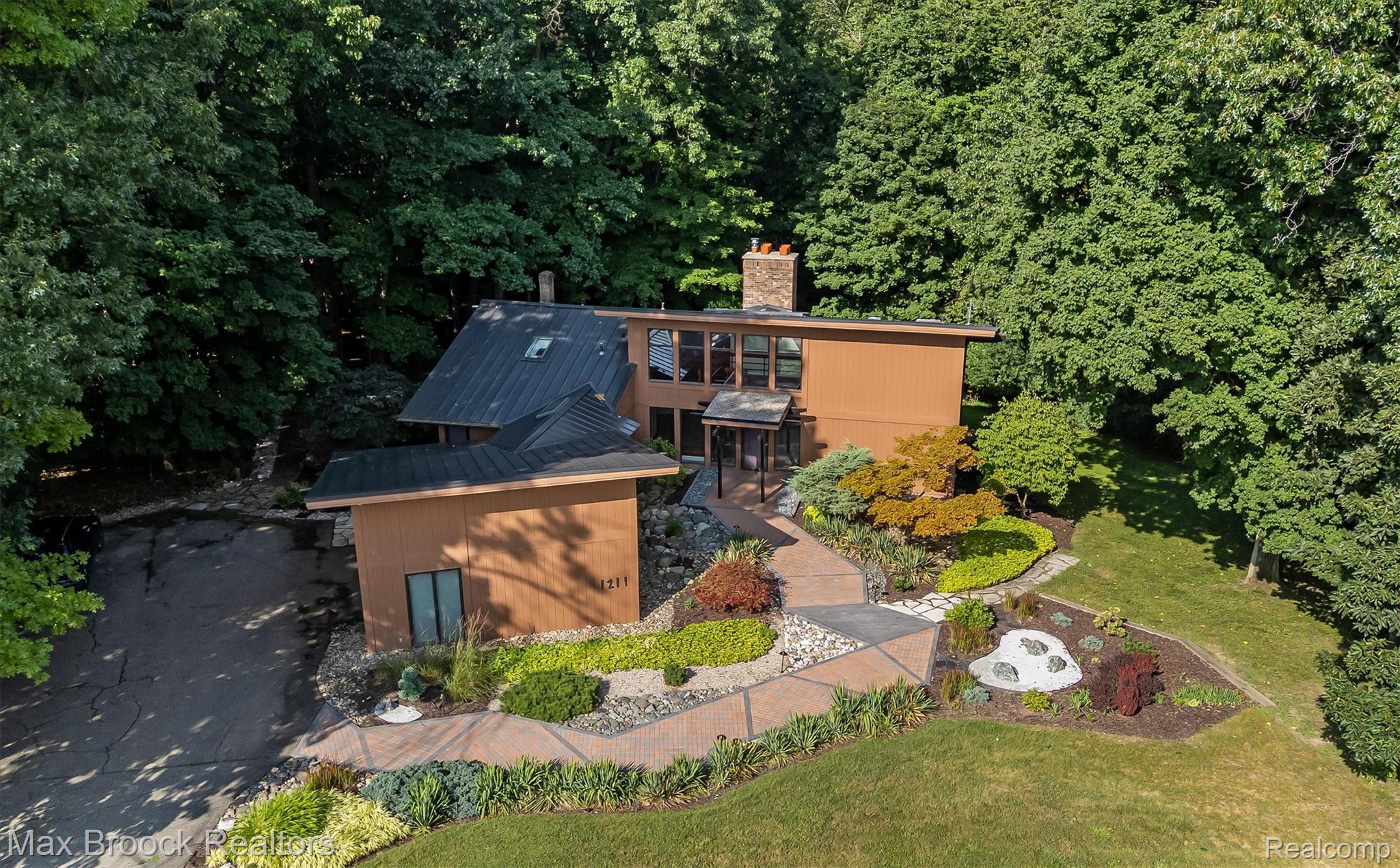 1211 Kensington Road
