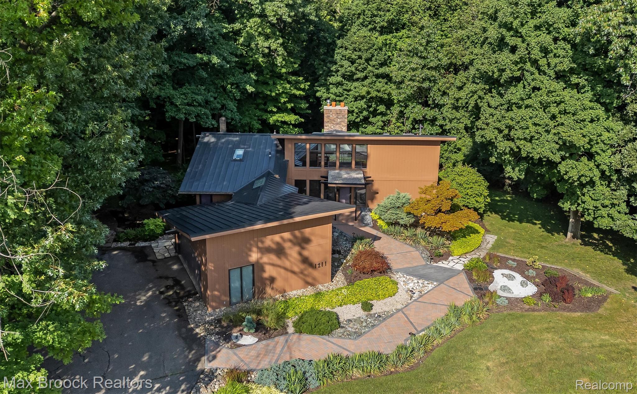 1211 Kensington Road