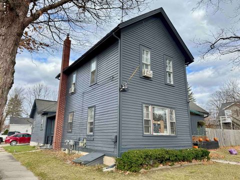 1138 W Oregon Road Lapeer City MI 48446