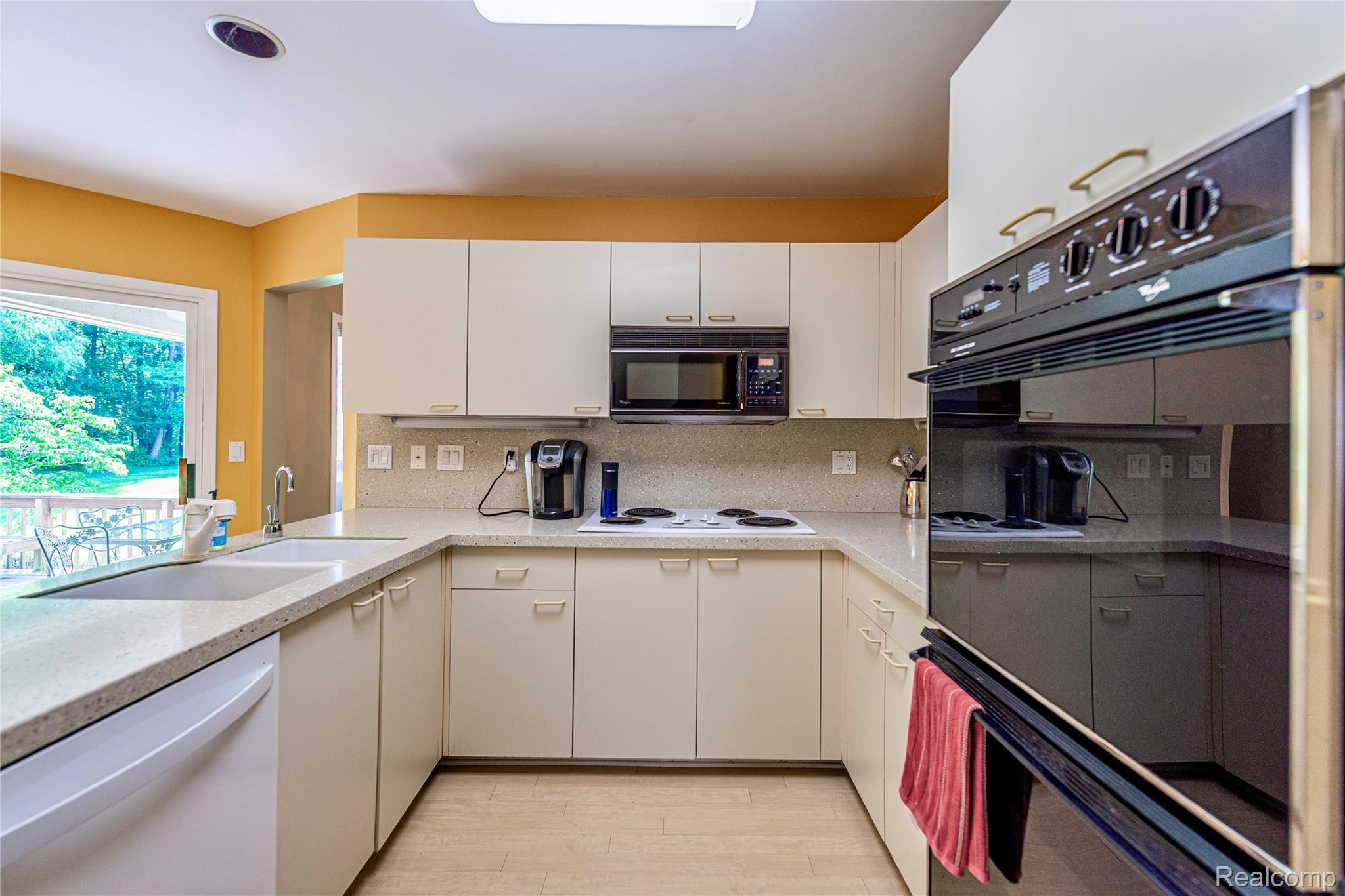 6760 Oyster Cove