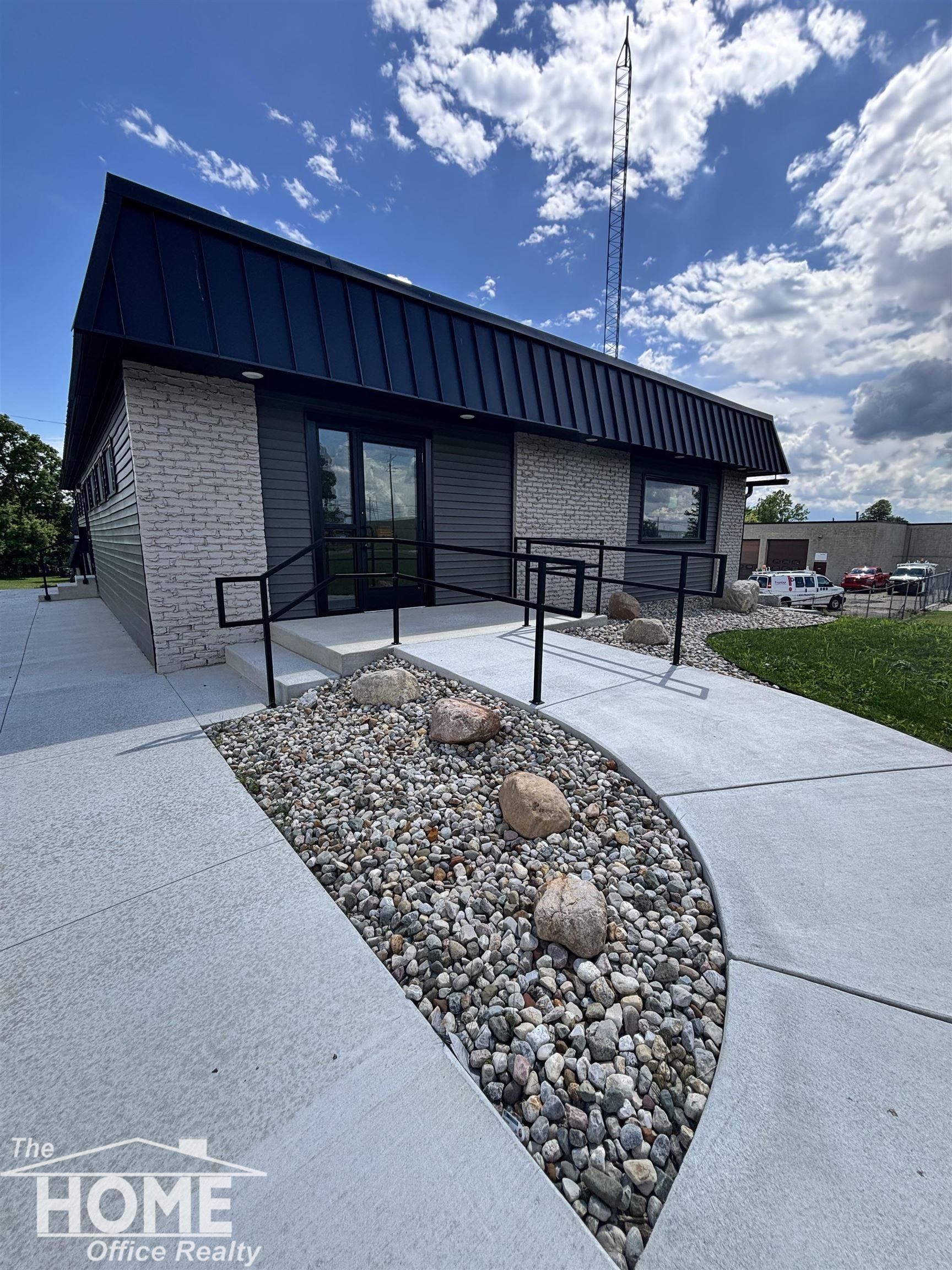 1907 W M-21 Street