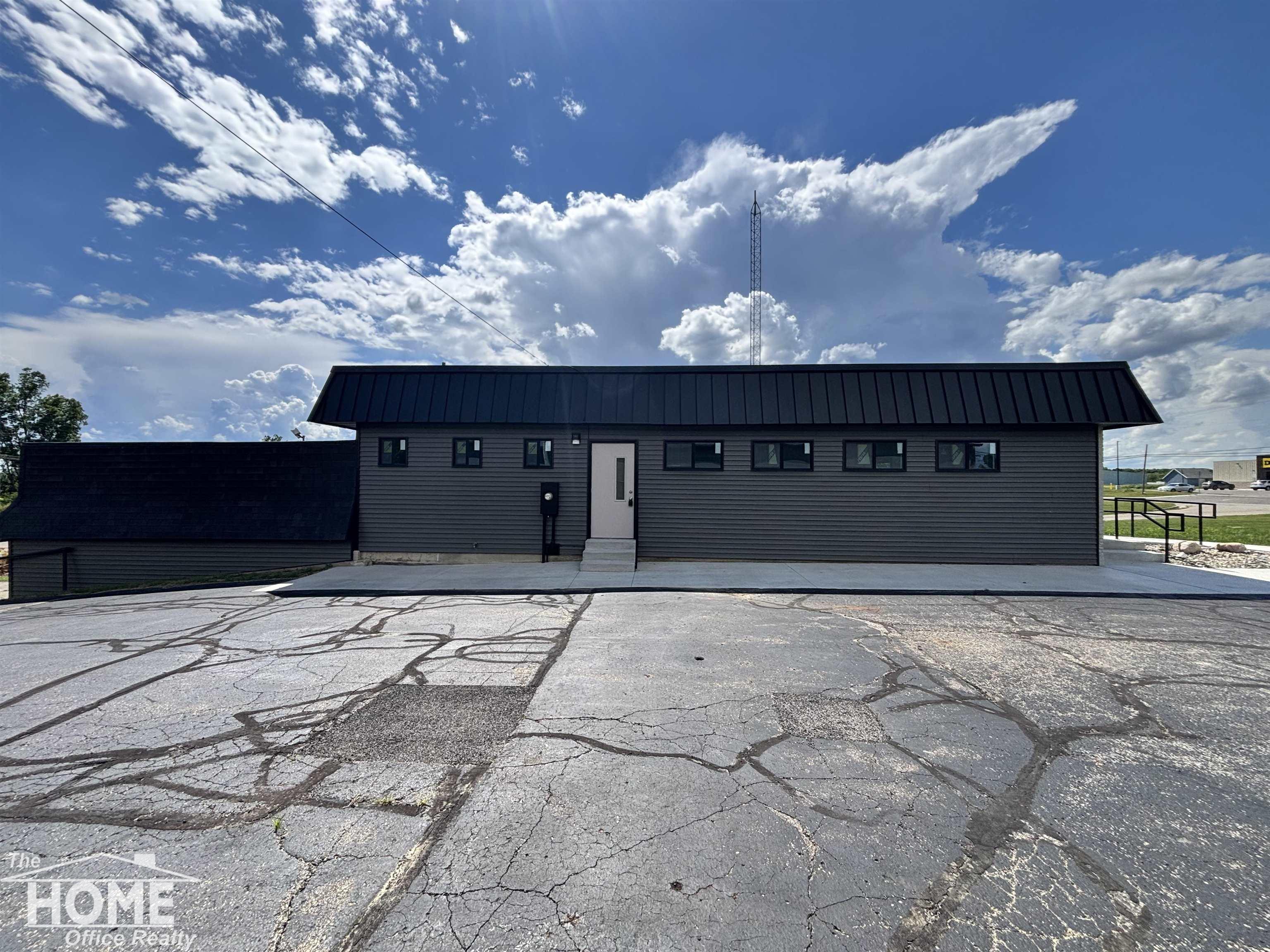 1907 W M-21 Street