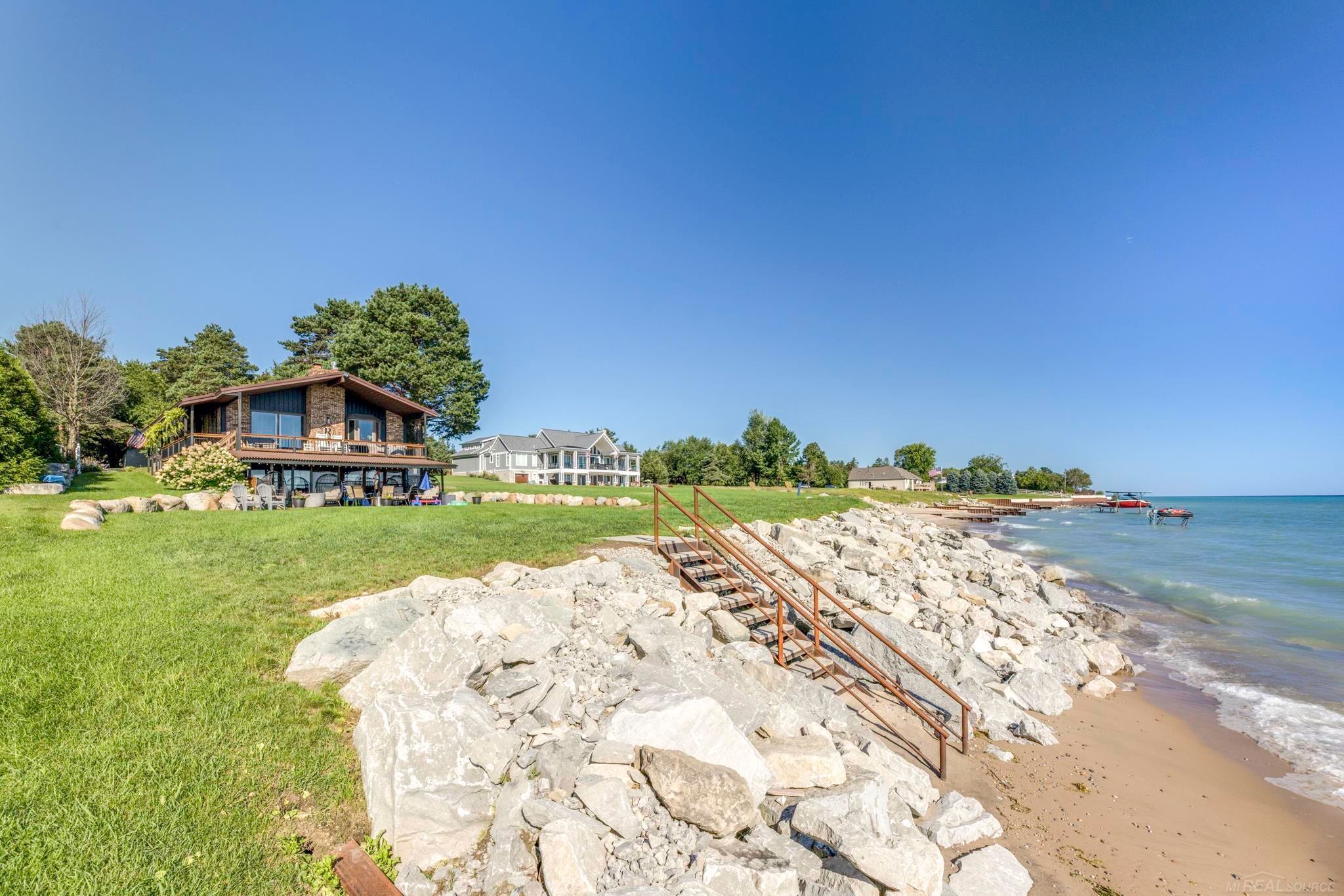 8915 Lakeshore Road