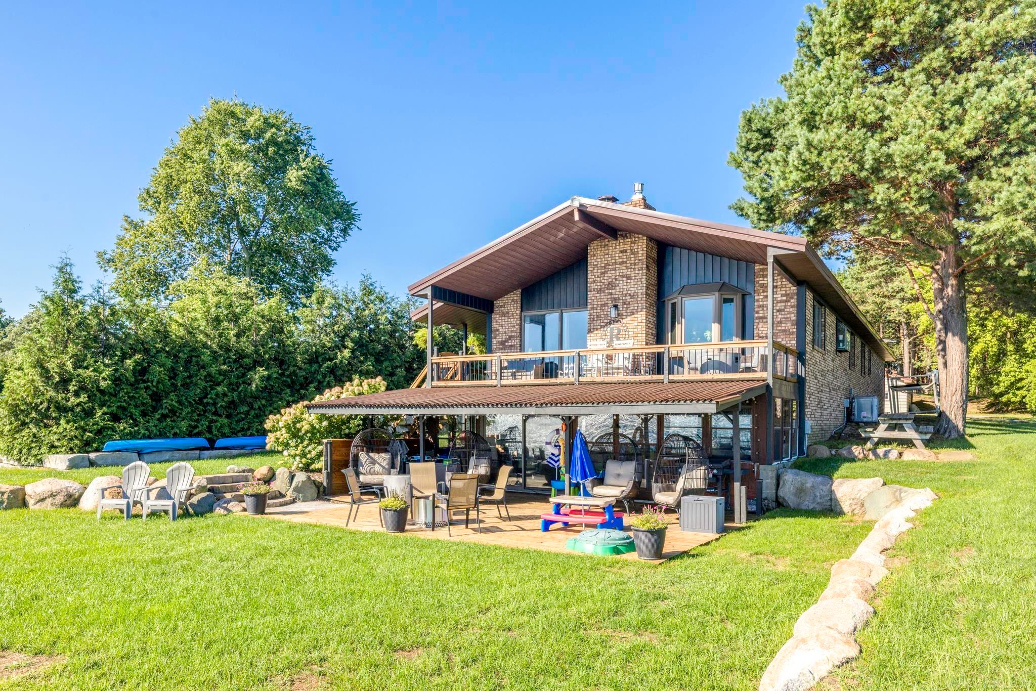8915 Lakeshore Road