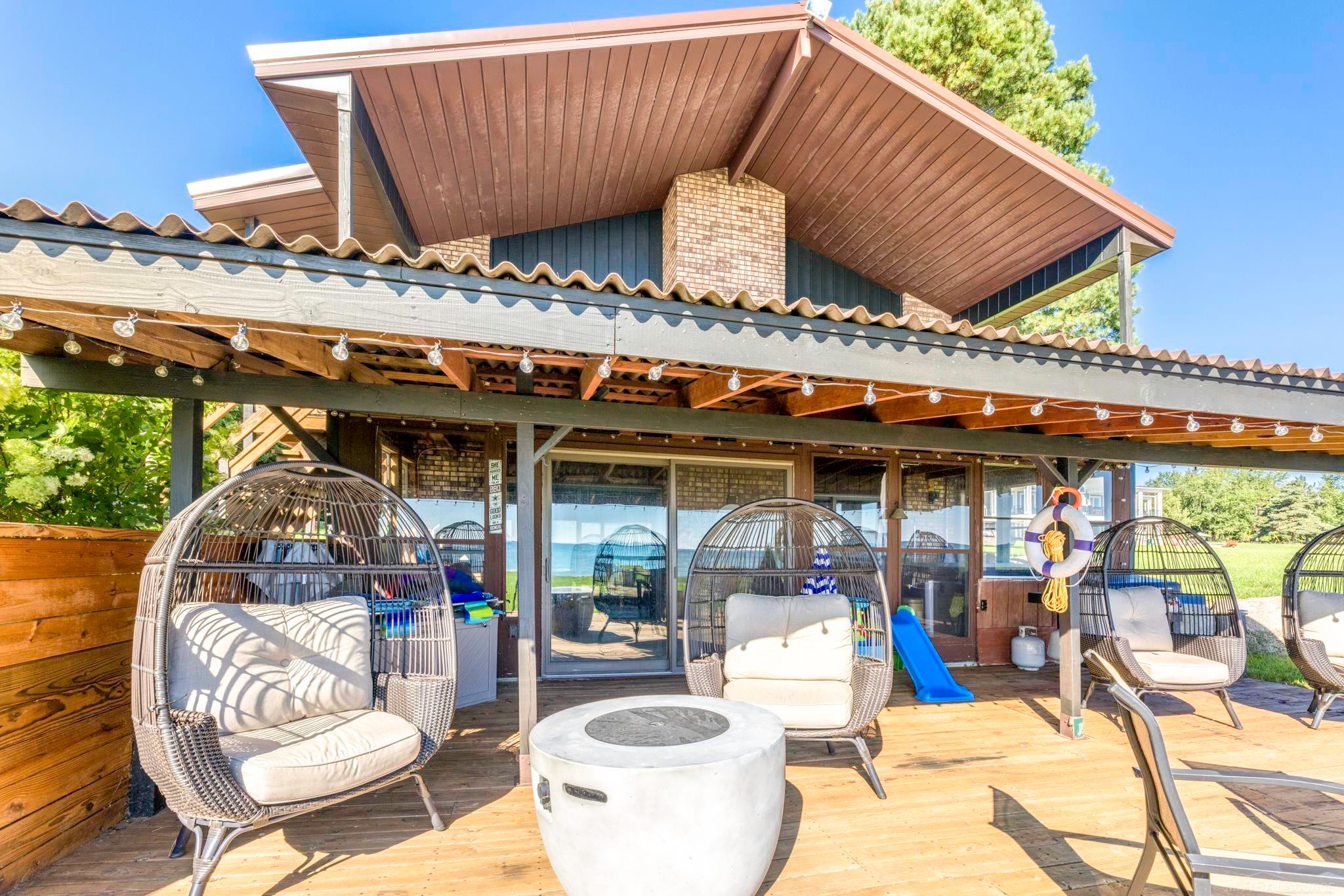 8915 Lakeshore Road