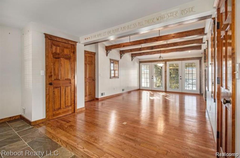 2739 Lakeridge