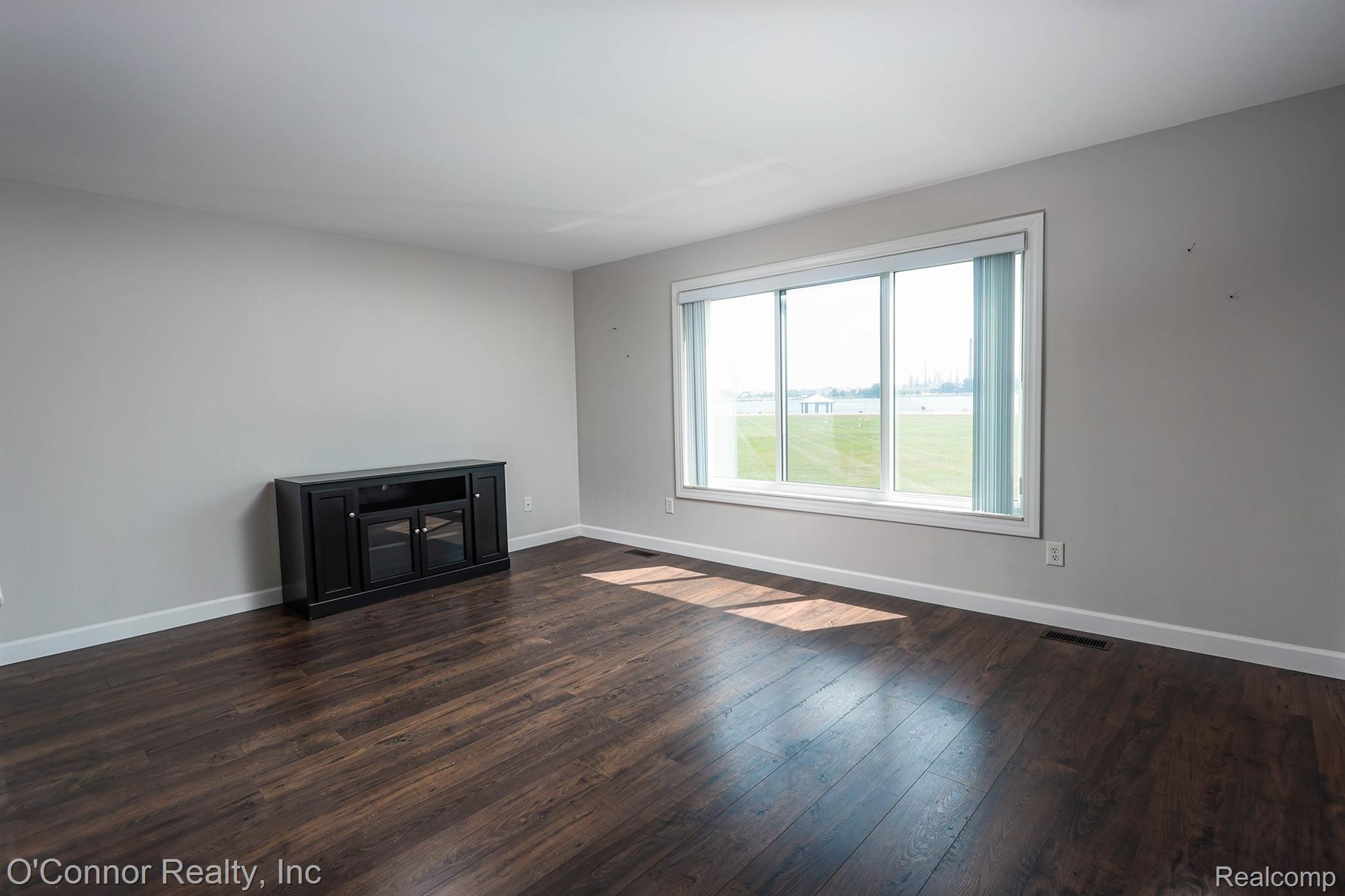 1660 River Road 38
