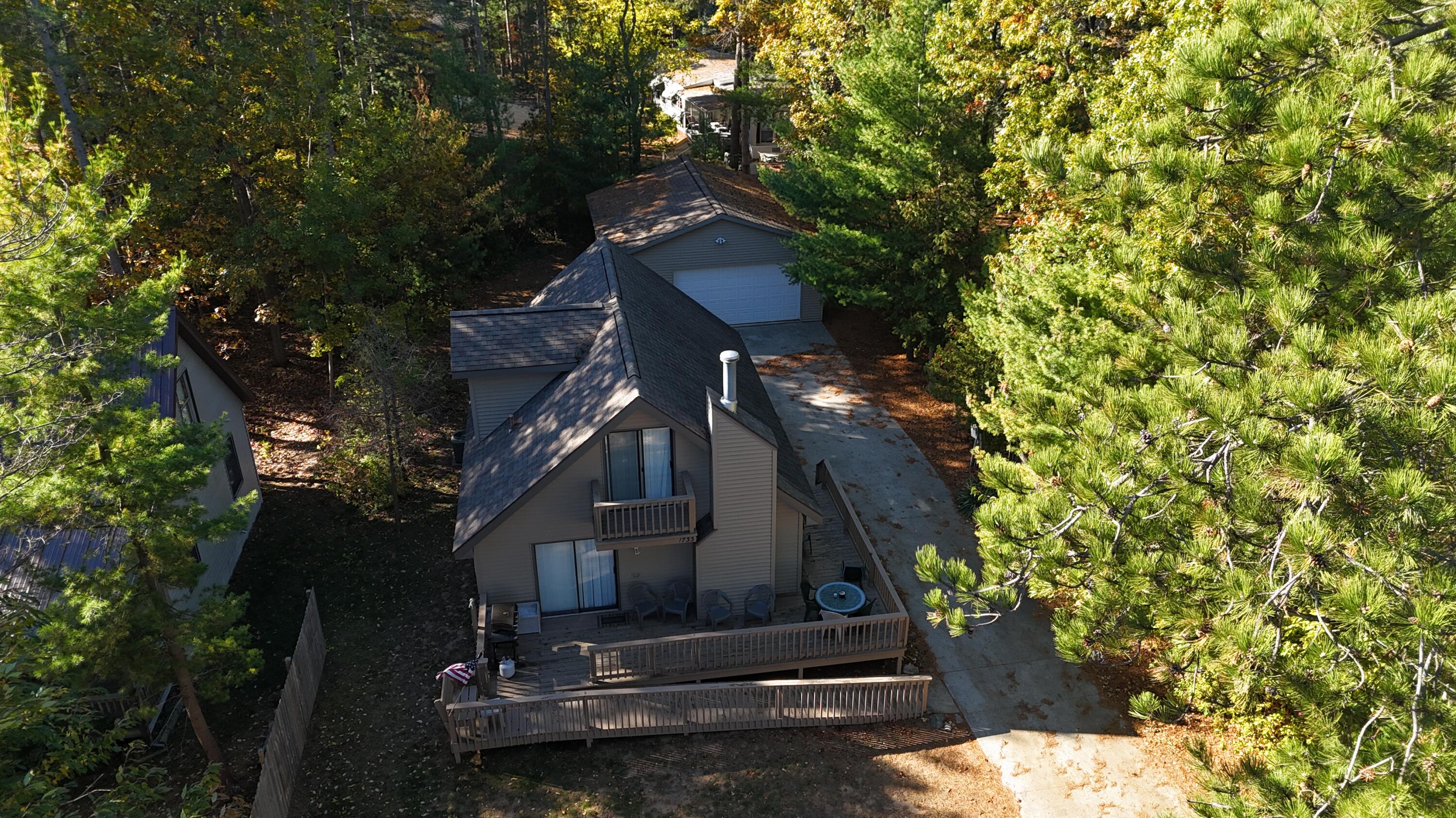 1733 N Lakeview Drive