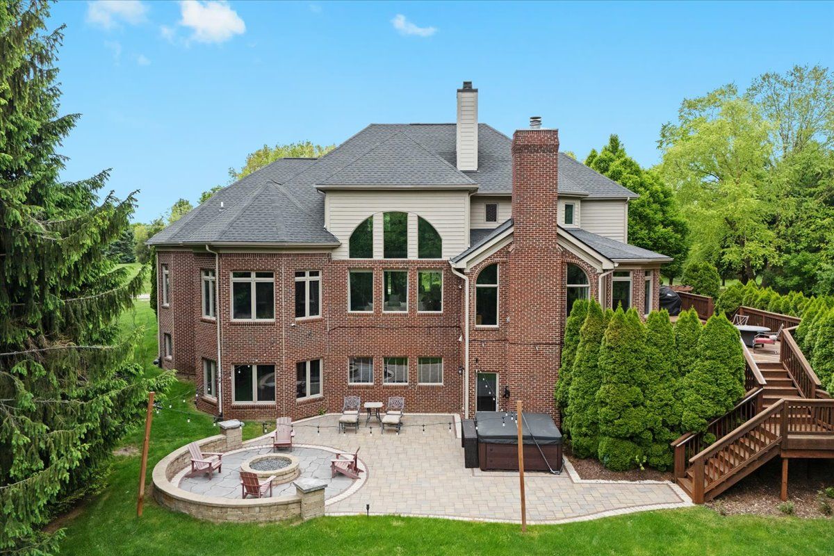 2833 STONE MEADOW Drive